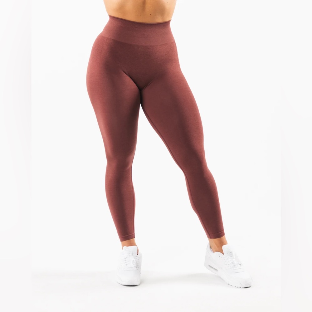 AMPLIFY LEGGING
Women's Seamless Scrunch Legging
Dusty Rose S Never worn